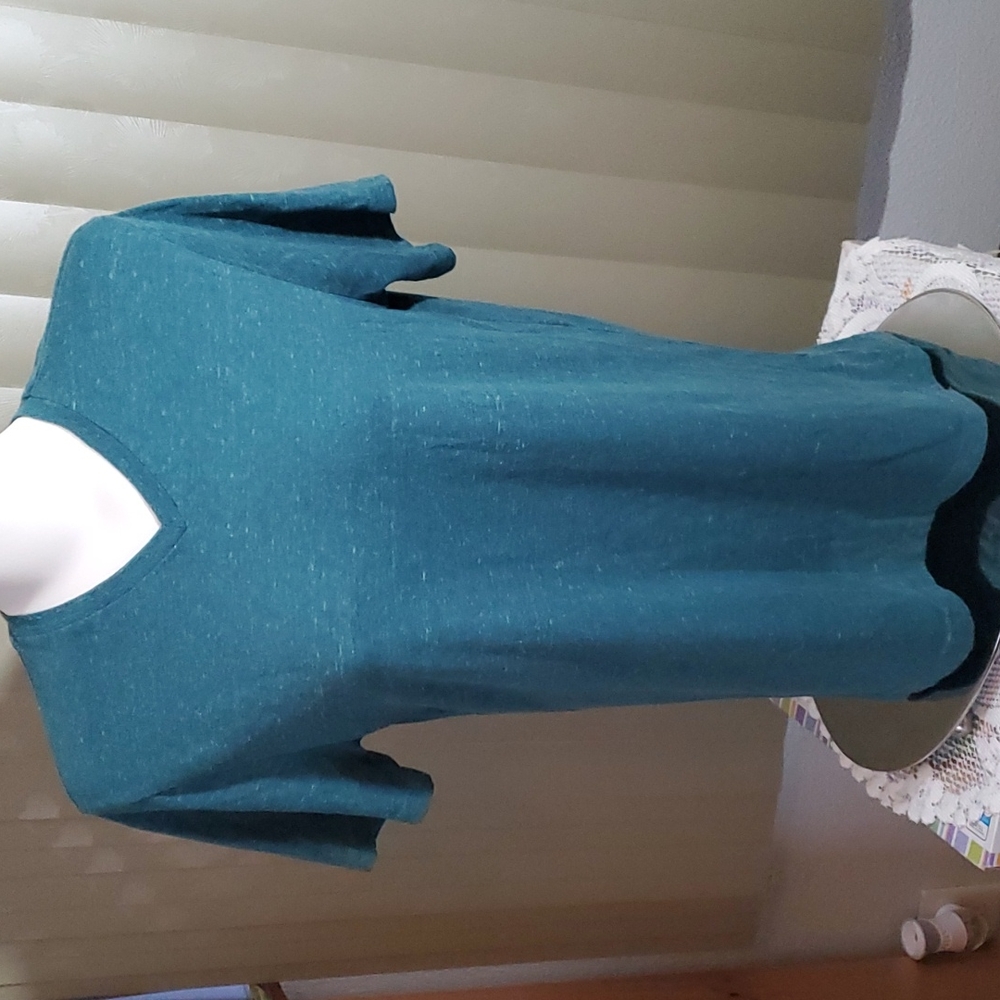 MOSSIMO SUPPLY CO. Aqua Heathered Pattern V-Neck T-shirt. EUC Sz S.